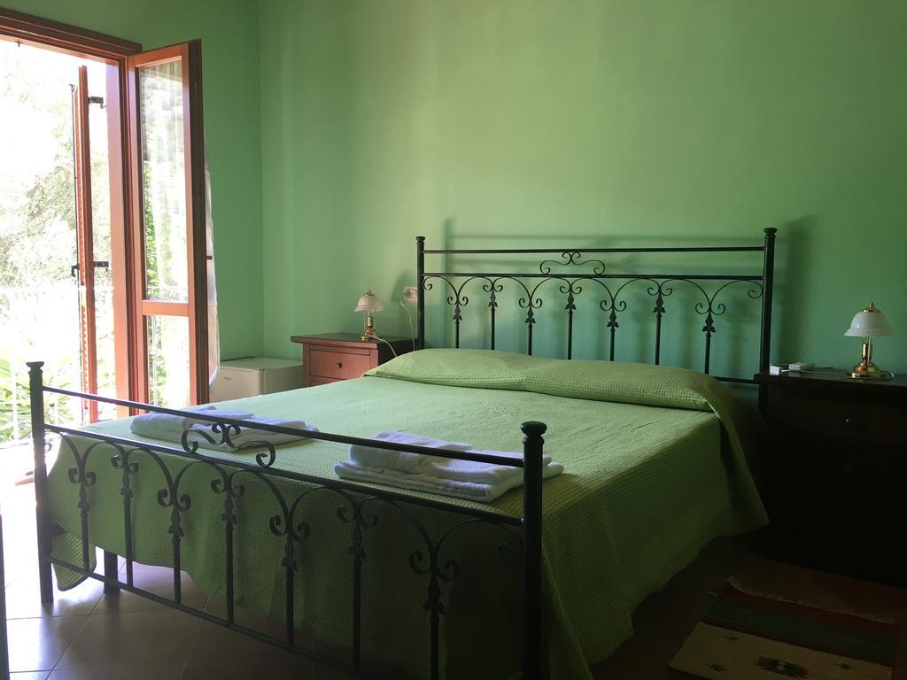 Agriturismo La Grotta Del Tesoro Santadi Екстериор снимка